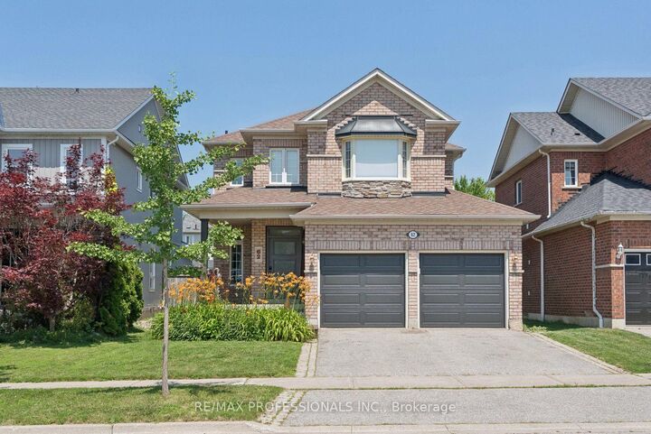 Property Photo:  62 Blackfriar Avenue  ON L1M 2C1 