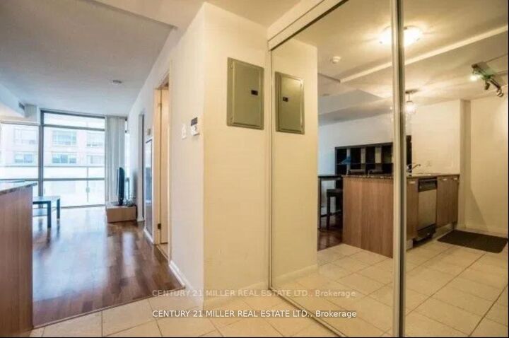 Property Photo:  37 Grosvenor Street 1504  ON M4Y 3G5 