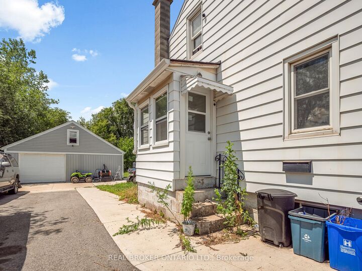 Property Photo:  1019 Niagara Street  ON L3C 1M5 