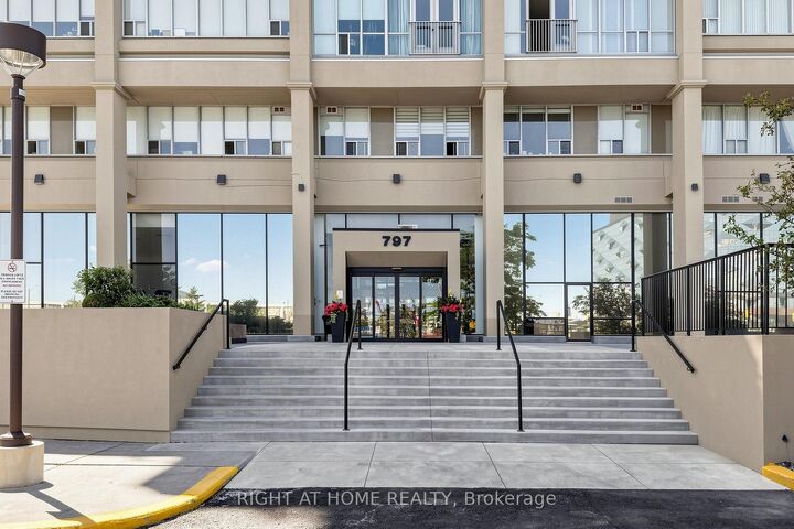 Property Photo:  797 Don Mills Road 1104  ON M3C 1V2 