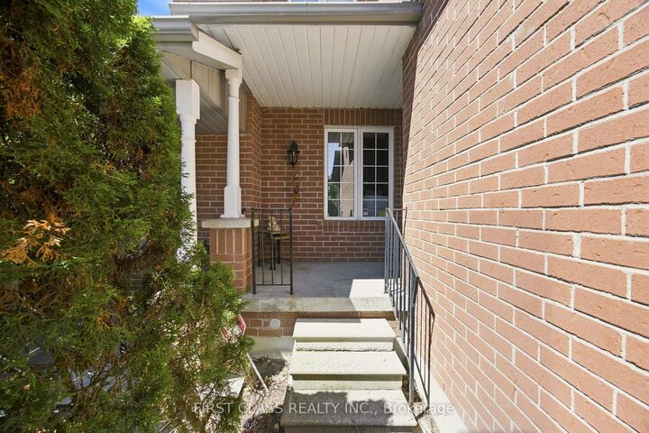 Property Photo:  99 Nottingham Drive  ON L4S 2A1 