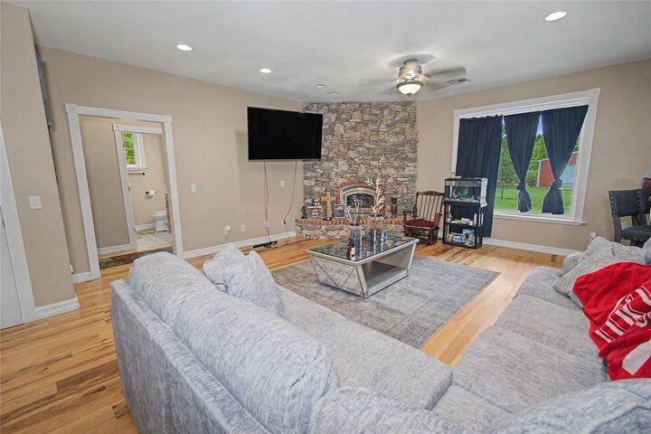 Property Photo: 31359 S 200 Road OK 74437