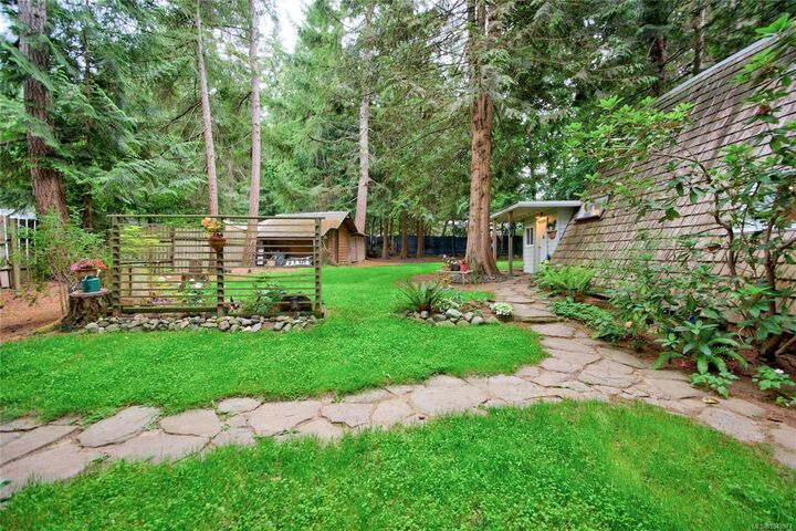 Property Photo: 7685 Ships Point Rd BC V0R 1W0