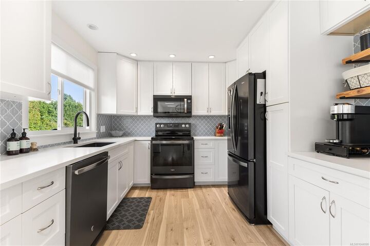 Photo de la propriété: 604 Galerno Rd BC V9W 5Y2
