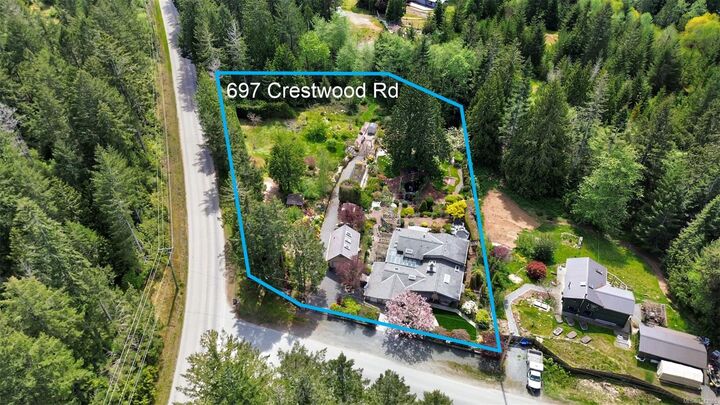 Property Photo:  697 Crestwood Rd  BC V0R 1X4 