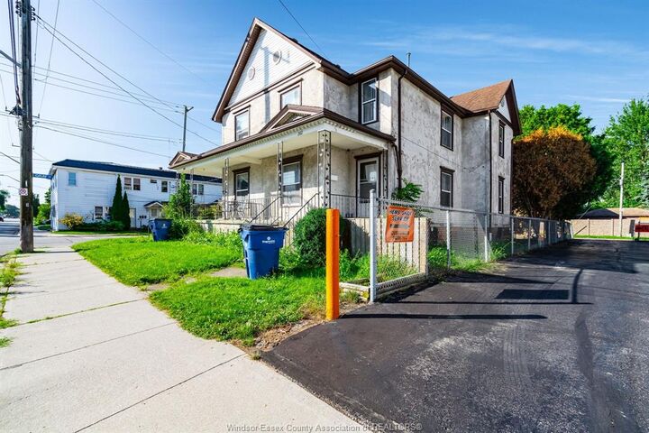 Property Photo: 262-264 Queen Street ON N7M 2H3