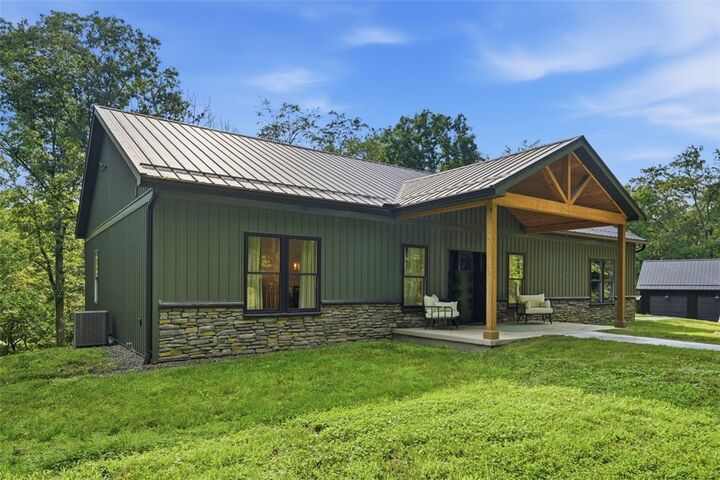 Property Photo:  521 Creek Rd  PA 15019 