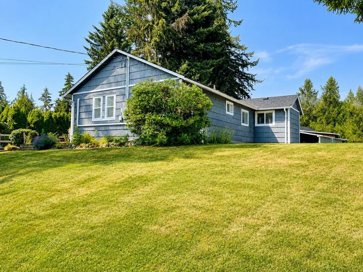 Property Photo: 33625 Ferndale Avenue BC V2V 7G4