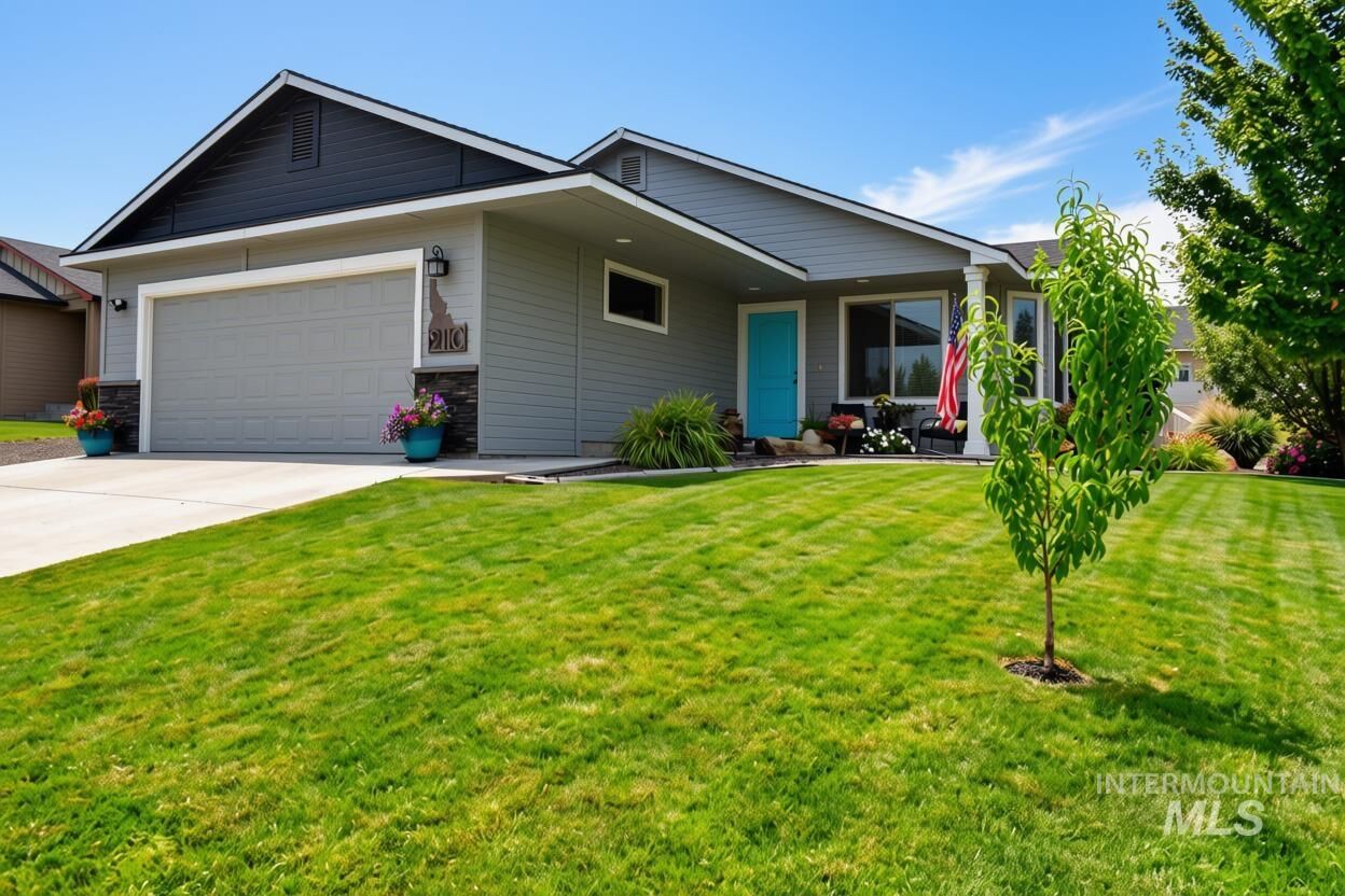 Property Photo: 2110 E Ridgeview Avenue ID 83661