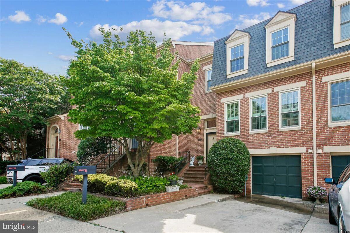 Property Photo:  1403 McLean Mews Court  VA 22101 