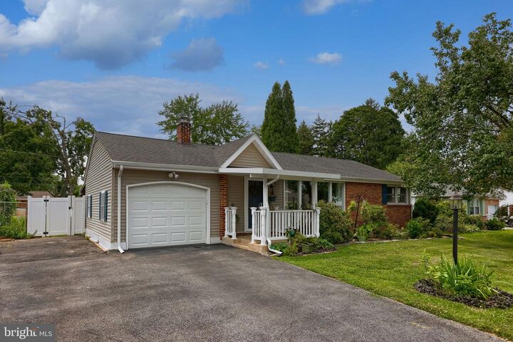 Property Photo:  2472 Cambridge Road  PA 17402 