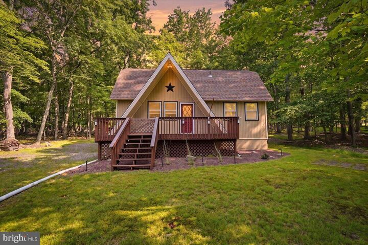 Property Photo:  231 W Lake Valley Drive  PA 18202 