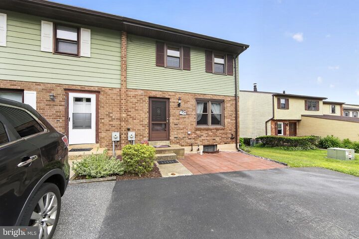 Property Photo:  4809 Sugar Plum Court  DE 19808 