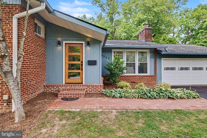 Property Photo:  3511 Slade Run Drive  VA 22042 