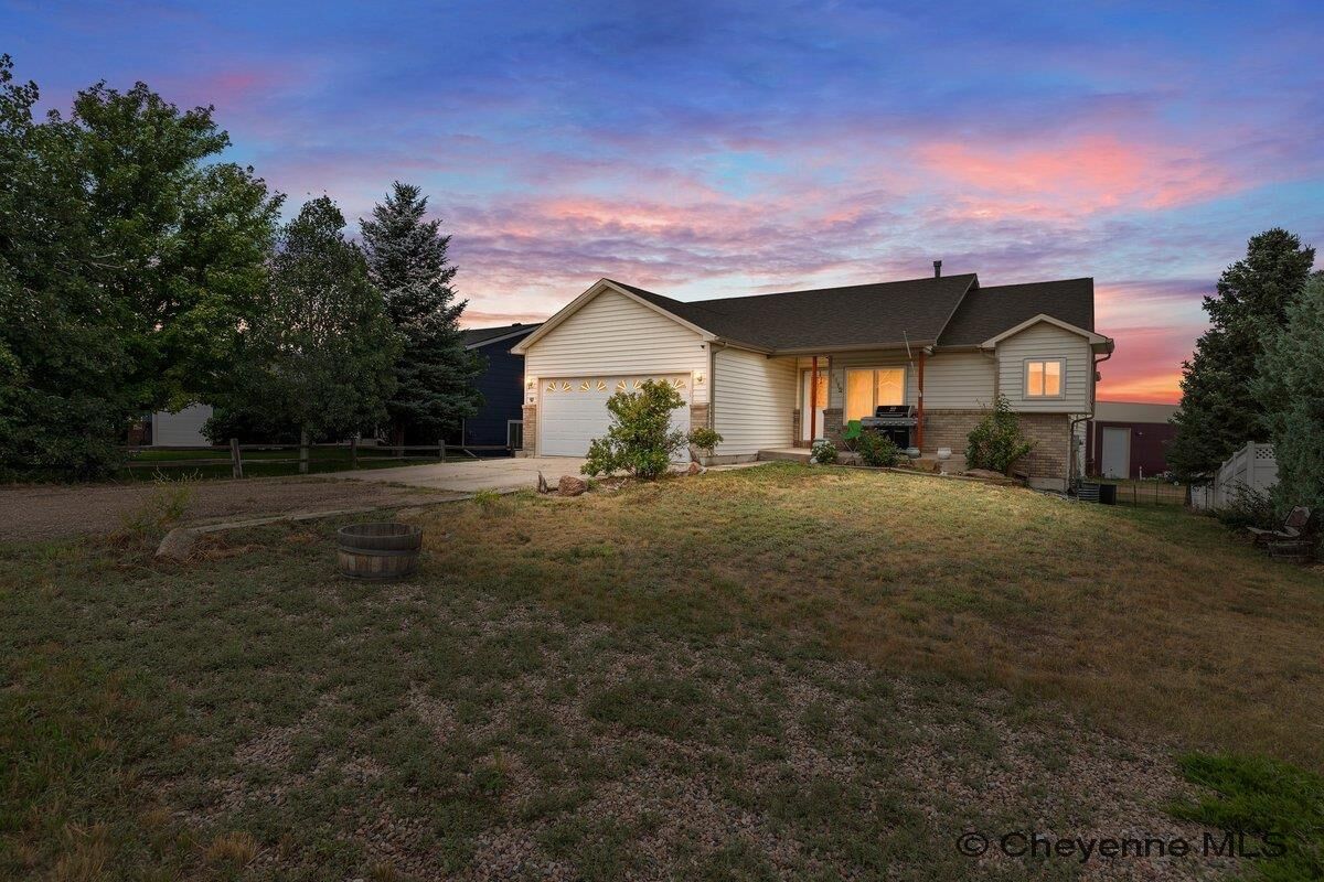 Property Photo:  1112 Crescent Dr  WY 82007 