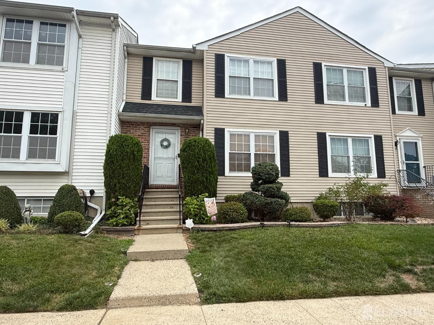 Property Photo:  40 Lantern Lane  NJ 08872 