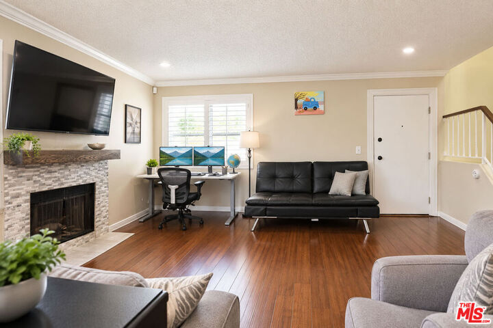 Property Photo: 27066 Hidaway Ave, Unit 4 CA 91351
