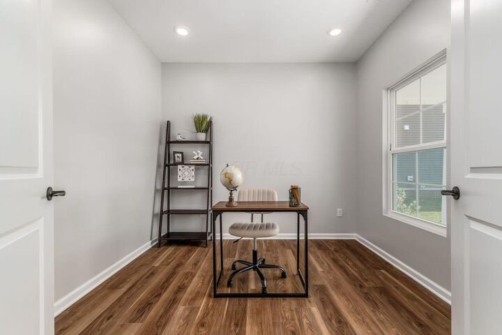 Property Photo:  1004 Beehive Grove  OH 43123 
