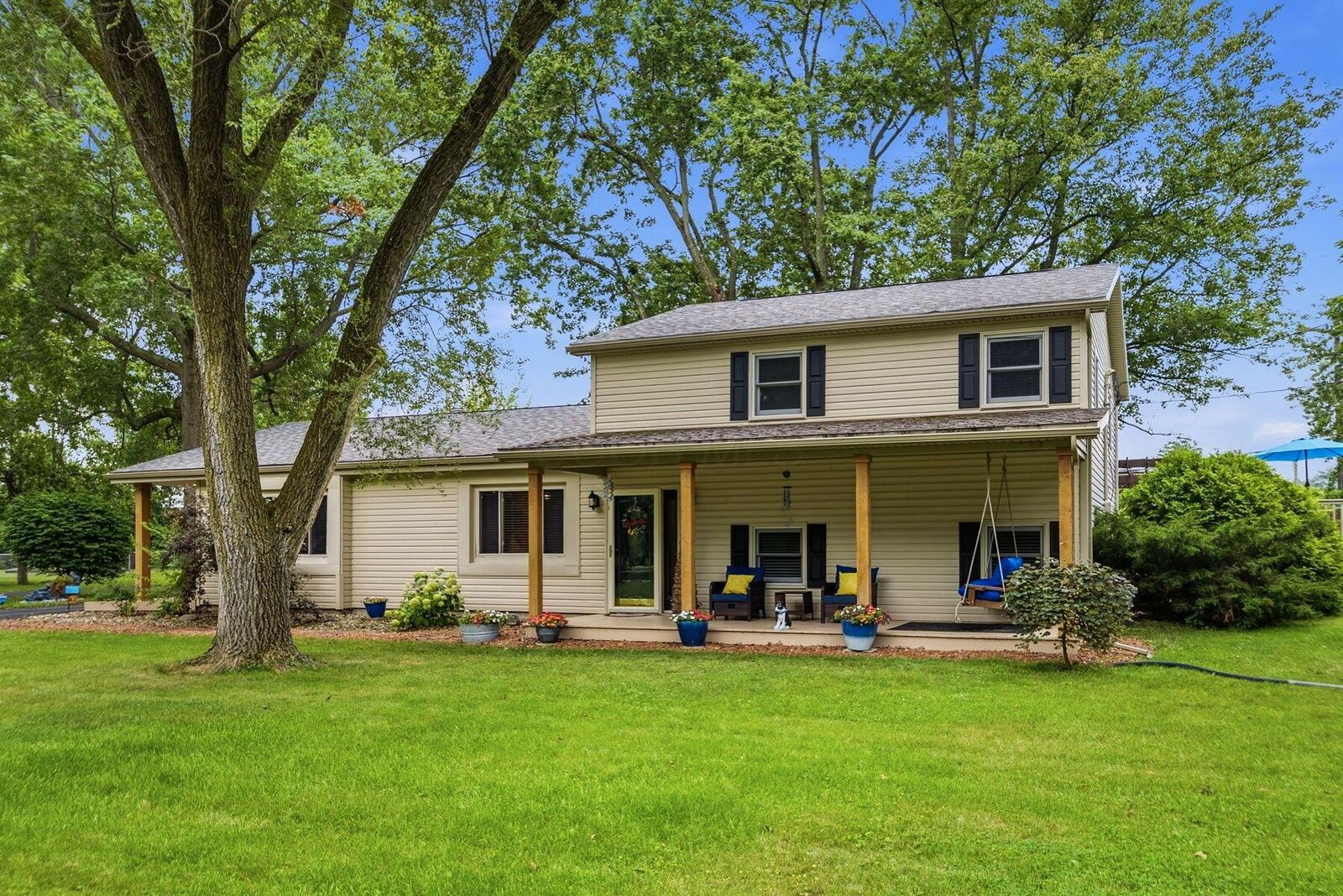 Property Photo:  12 The Woods  OH 43302 