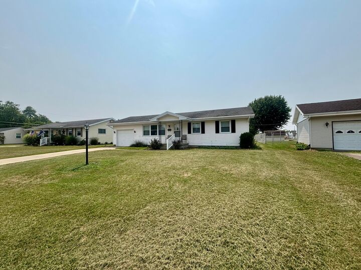 Property Photo:  1605 Sunset Drive  OH 43160 