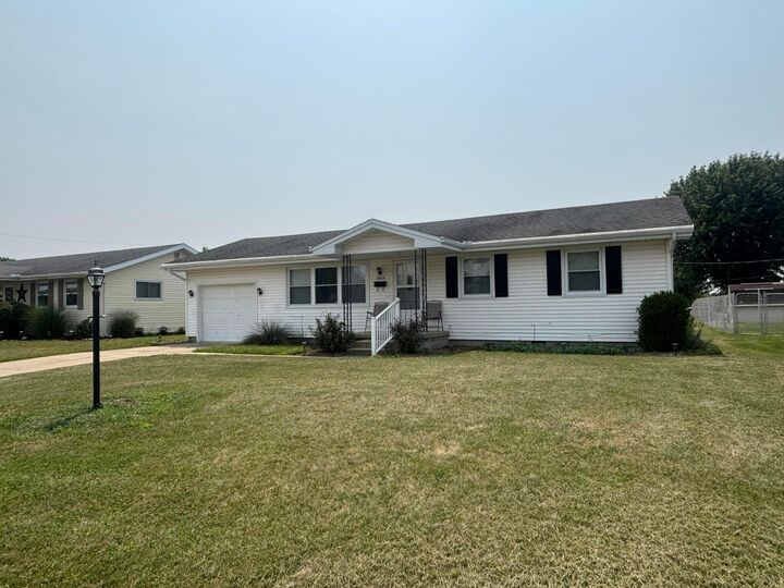 Property Photo: 1605 Sunset Drive OH 43160