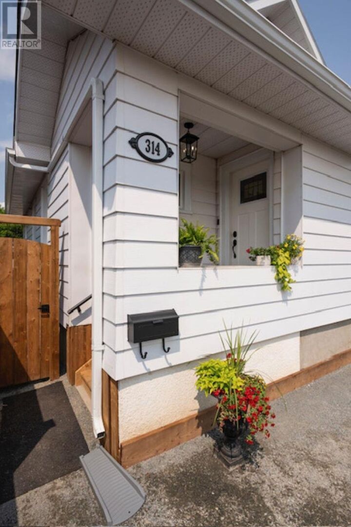 Property Photo:  314 Surrey Street  ON P7A 1J9 