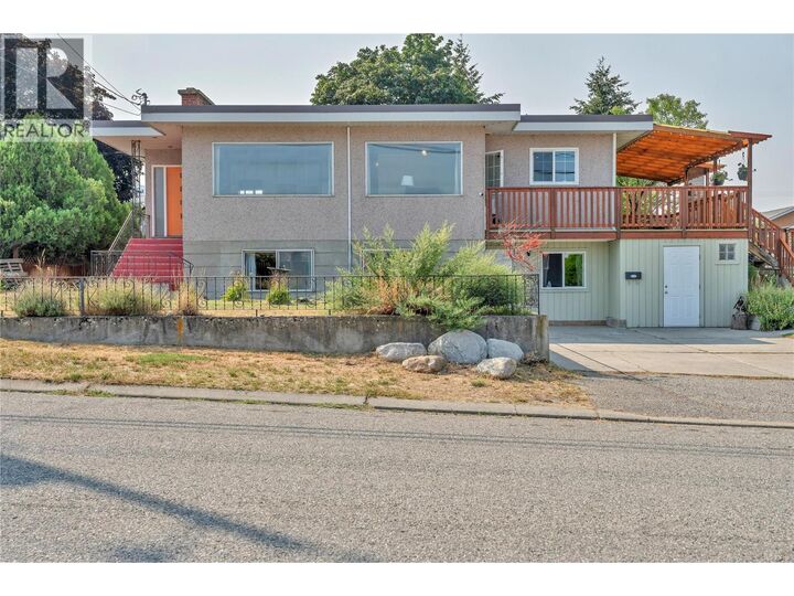 Property Photo:  804 Ross Avenue  BC V2A 3A7 