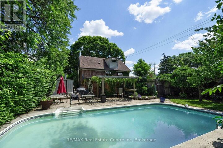 Property Photo:  285 Albert Street West  ON N2L 3T9 