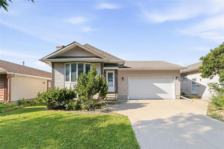 Property Photo: 193 Arthur Wright Crescent MB R2P 1Y7