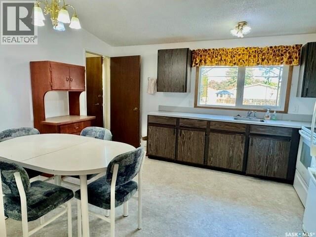 Property Photo:  520 3rd Street  SK S0K 2A0 