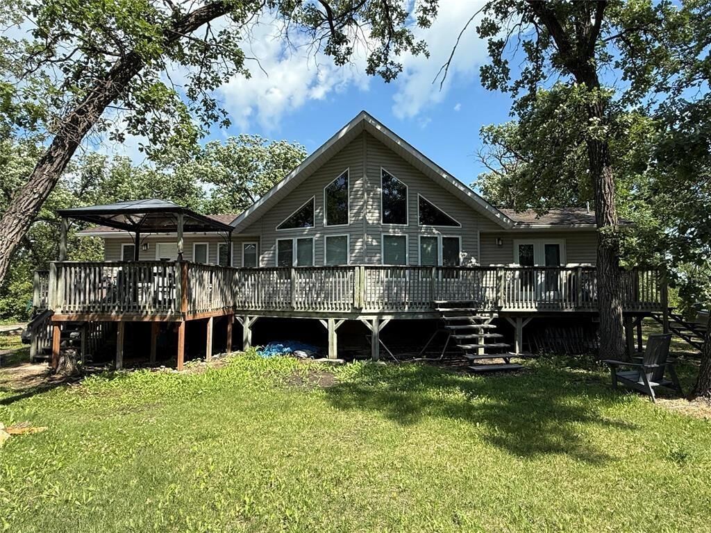 Property Photo: 6 North Drive MB R0H 1P0