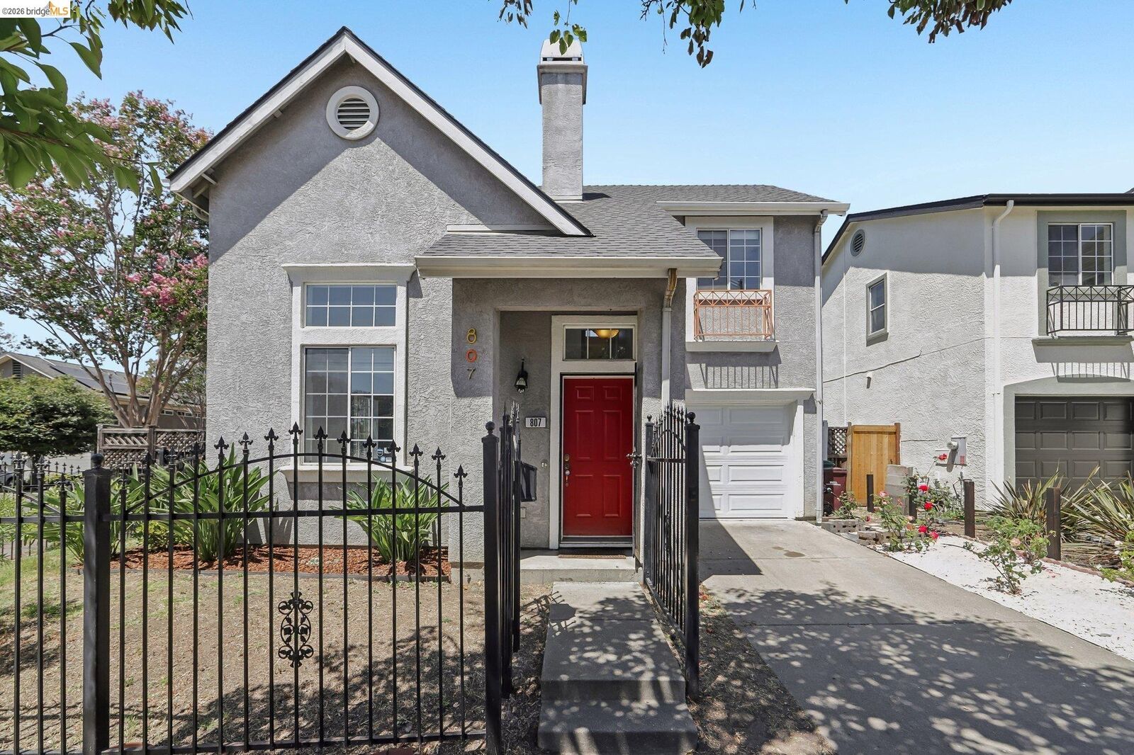 Property Photo: 807 Myrtle St CA 94607