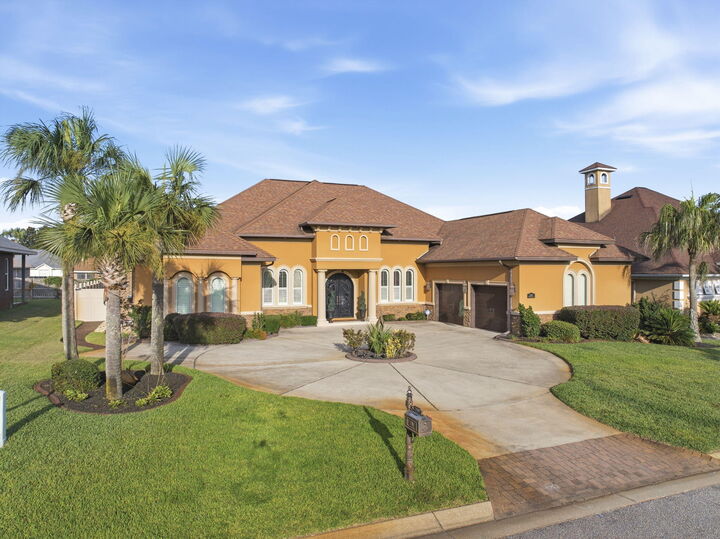 Property Photo: 2008 Fontainebleau Court FL 32566