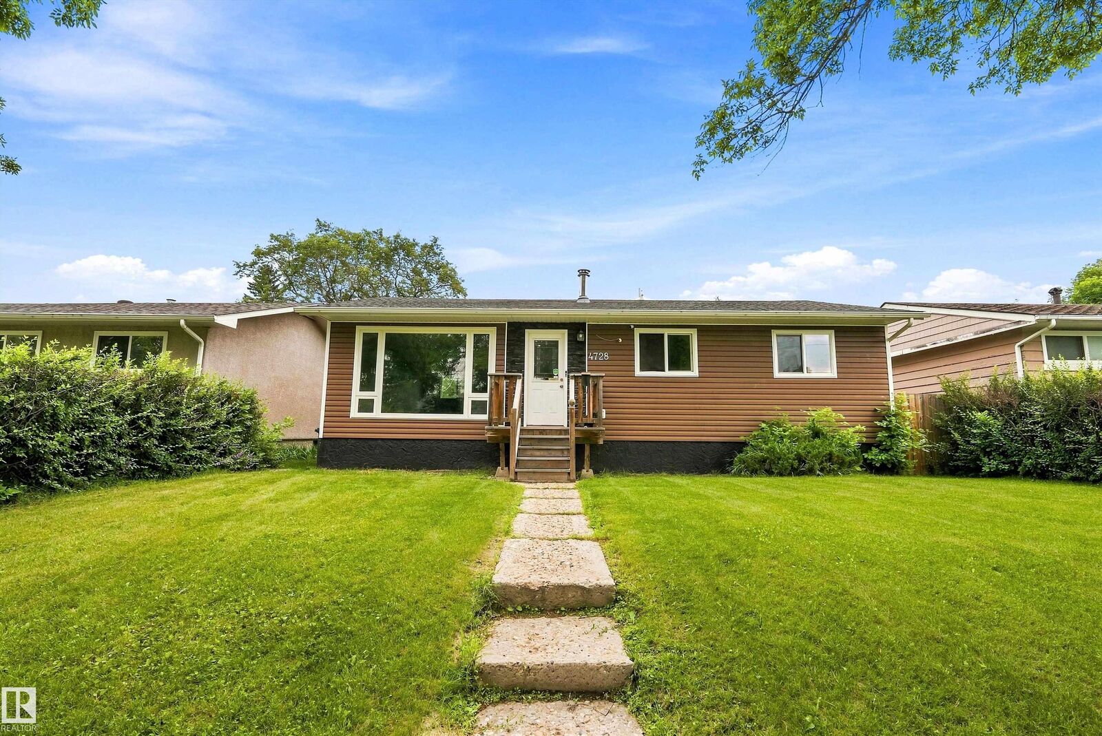 Property Photo: 4728 48 Avenue AB T9A 0M5