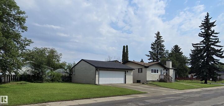 Property Photo:  9201 153 Street NW  AB T5R 1P7 