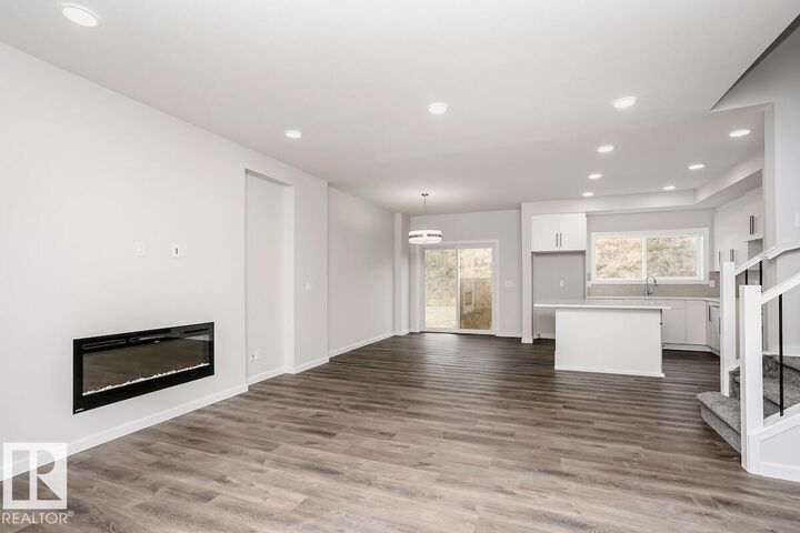 Property Photo:  2815 62 Street SW  AB T6X 3G4 