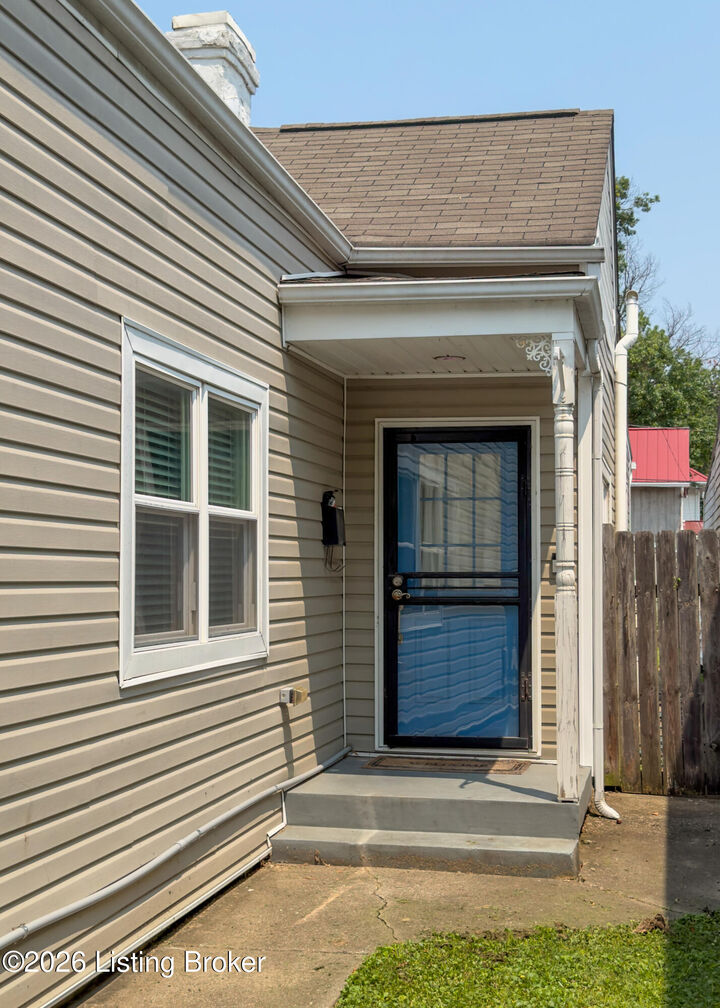 Property Photo:  1035 E Caldwell St  KY 40204 