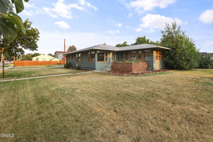Property Photo: 315 20th Street E ND 58801