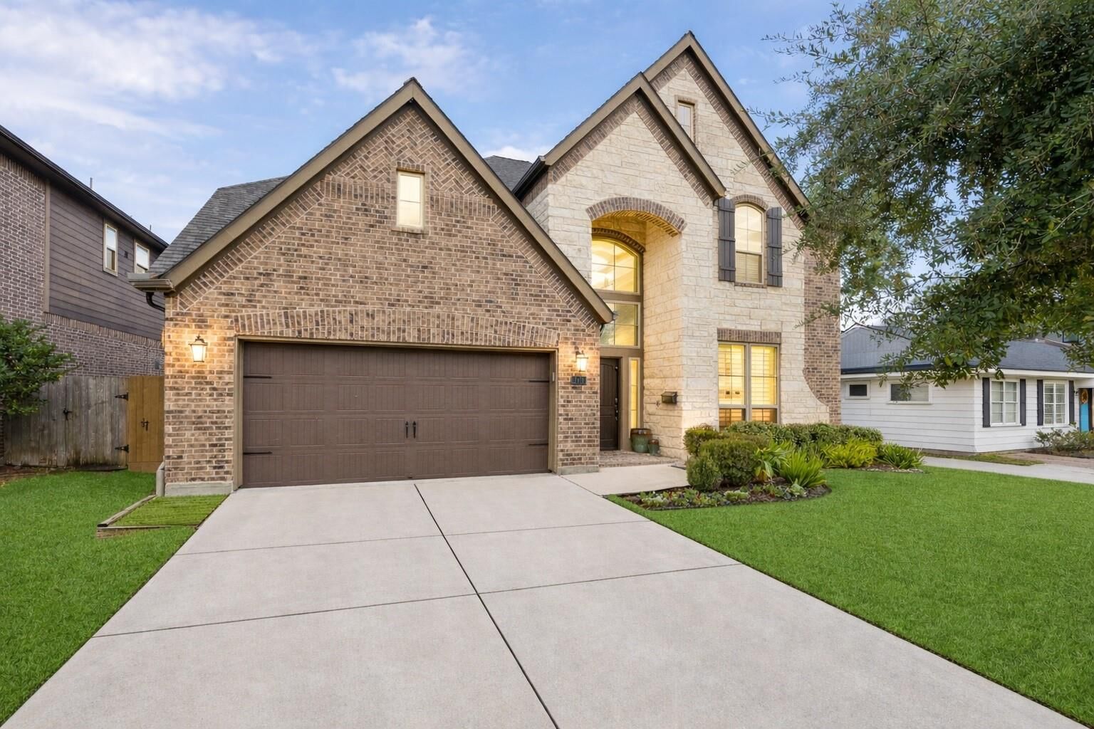 Property Photo:  1616 Hewitt Drive  TX 77018 