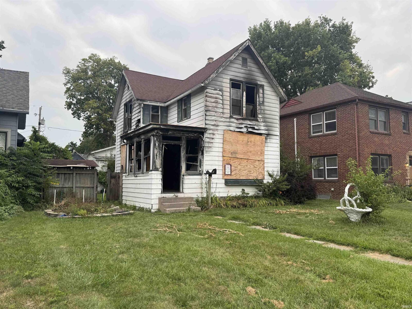 Property Photo: 1031 Edgewater Avenue IN 46805