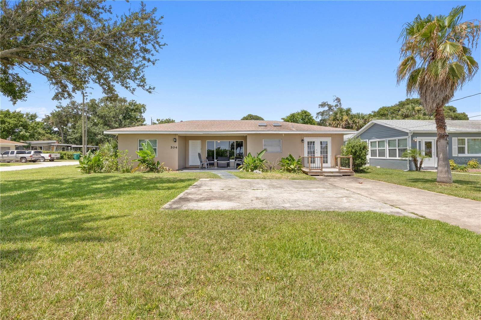 Property Photo:  504 Riverside Drive  FL 32117 