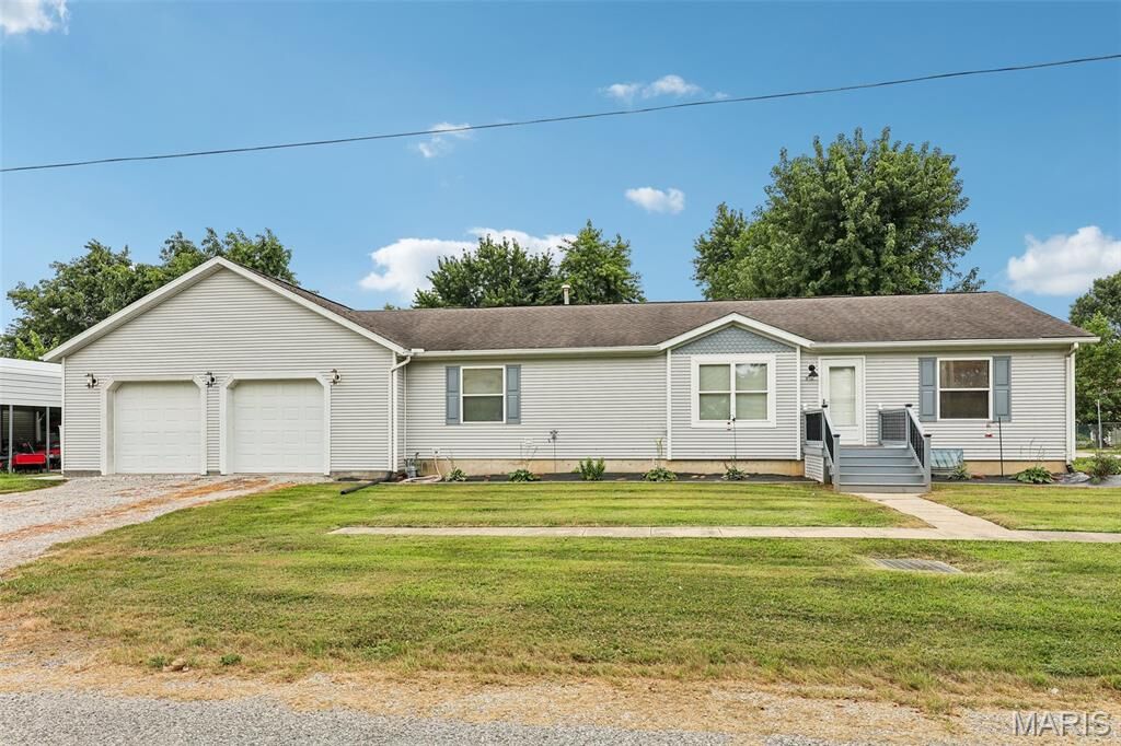 Property Photo: 510 W Douglas Street IL 62074