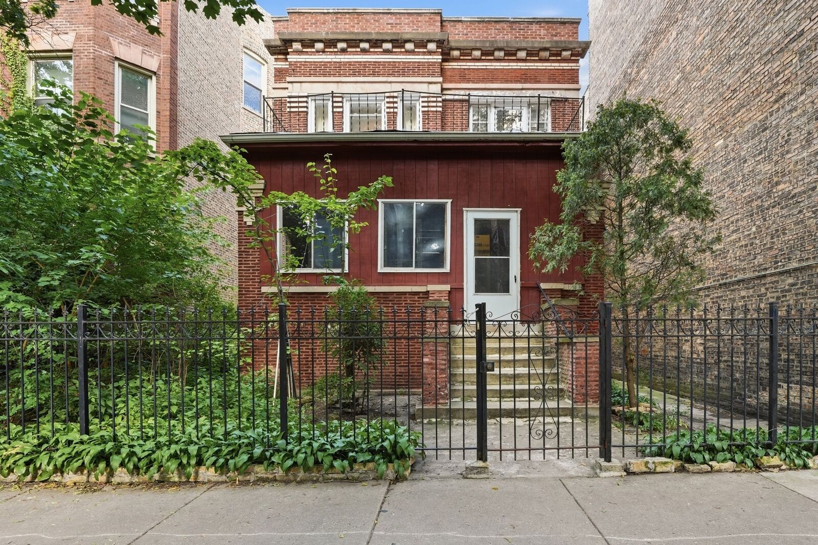 Property Photo:  6311 N Lakewood Avenue  IL 60660 