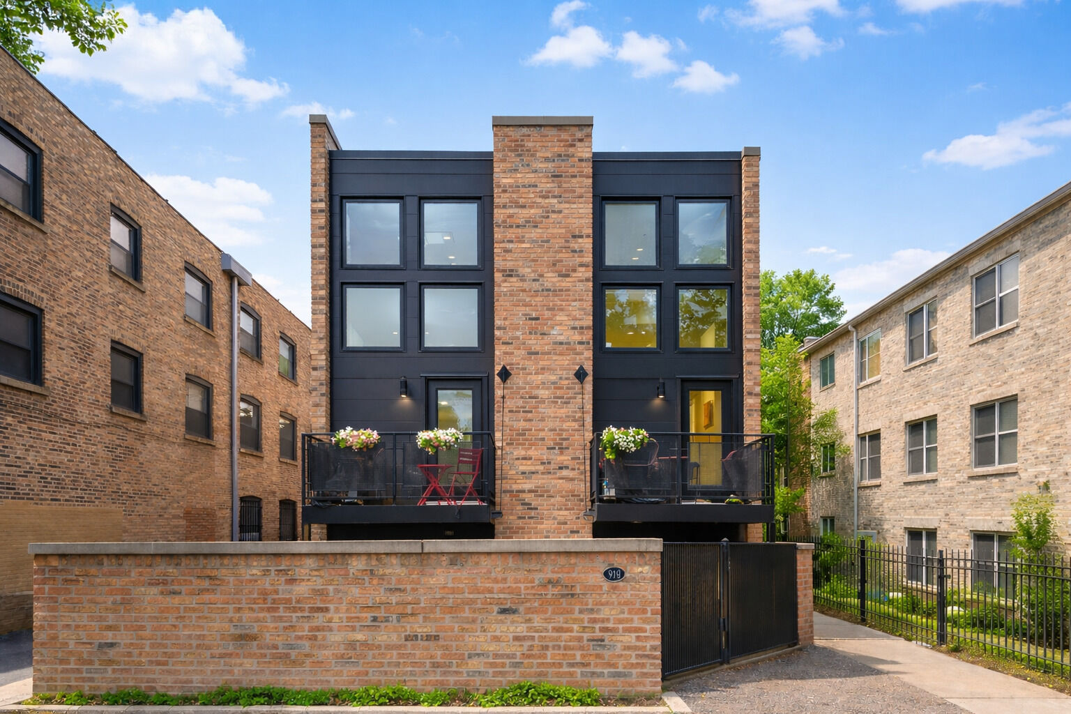Property Photo:  910 W Diversey Parkway F  IL 60614 