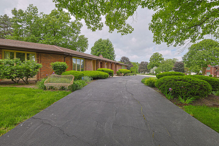 Property Photo:  9 Camelot Drive  IL 60523 