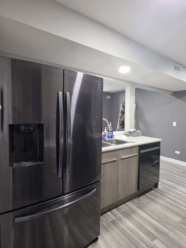 Property Photo:  