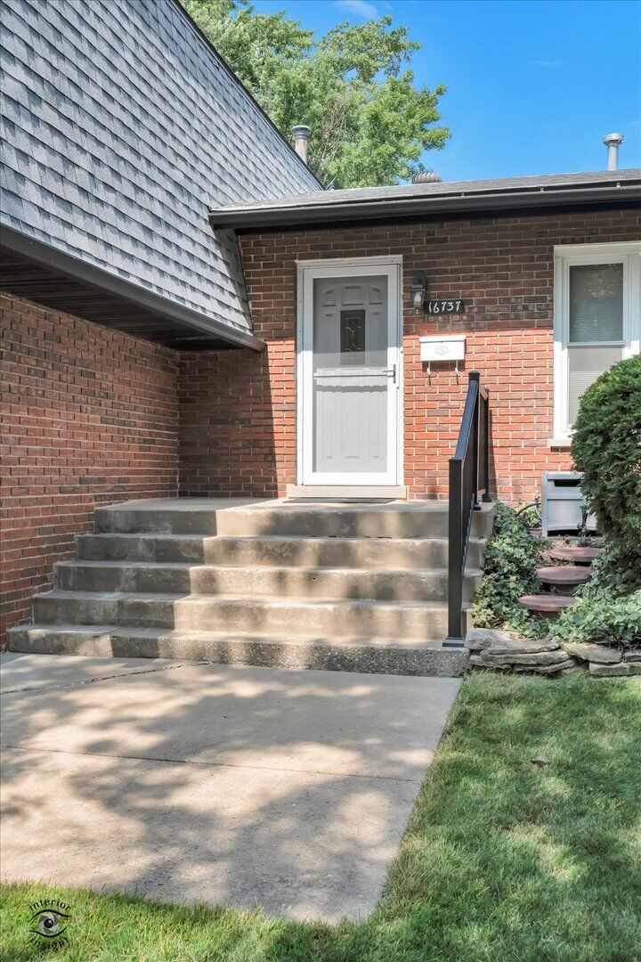 Property Photo:  16737 Beverly Avenue  IL 60477 