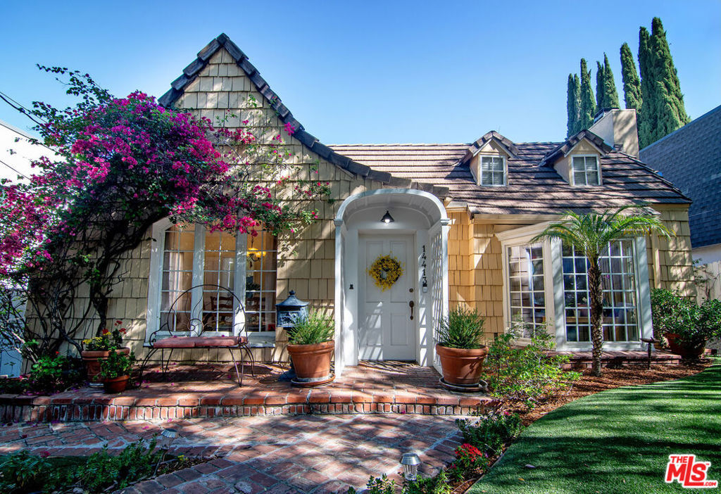 Property Photo:  14413 Valley Vista Boulevard  CA 91423 