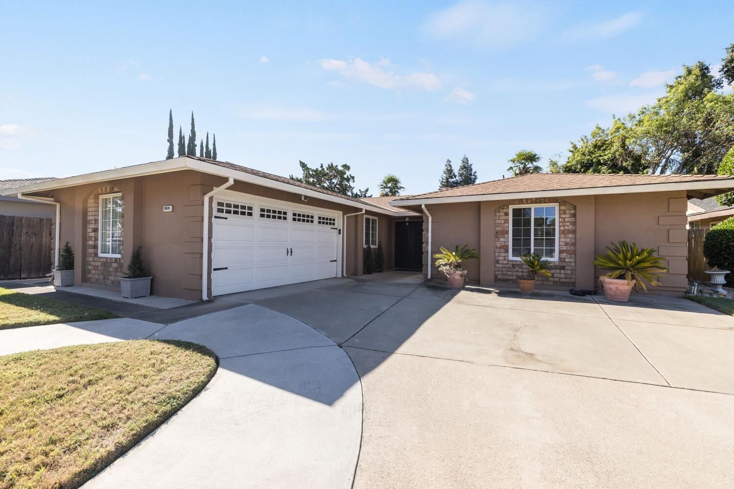 Property Photo: 8924 Sawtelle Way CA 95826