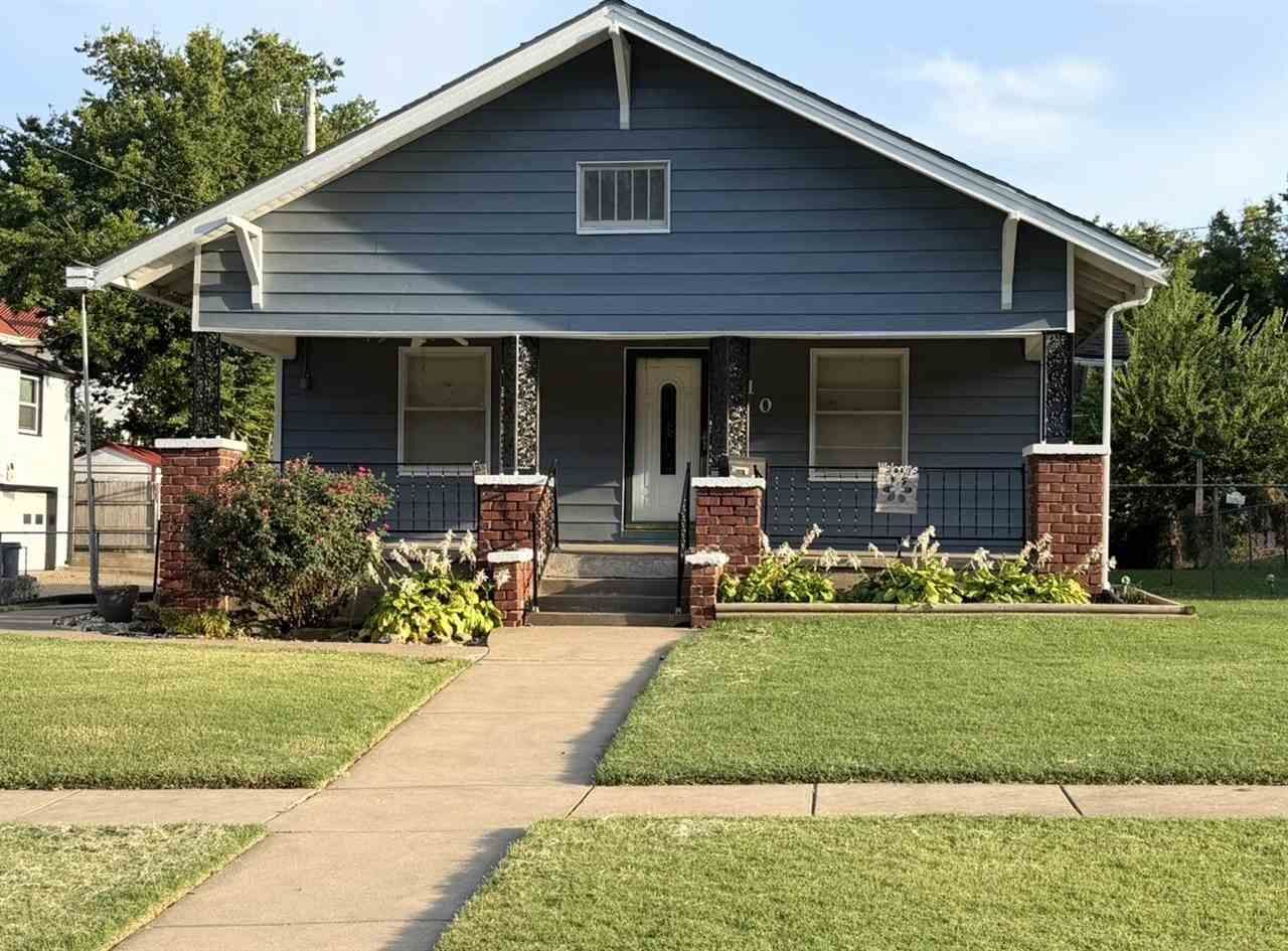 Property Photo:  510 E Hazel  OK 74601 